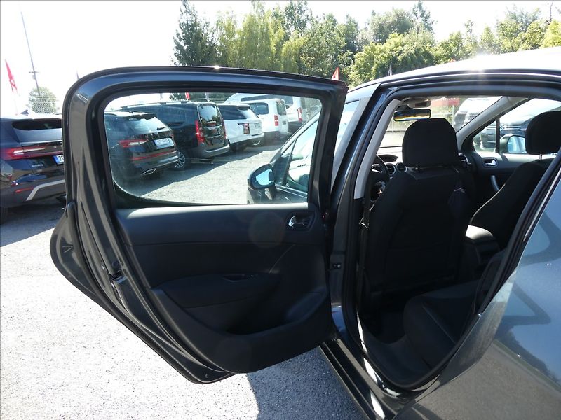 Peugeot 308 1,6 i 88kW 2x kola,klima,závěs - fotka 13 z 29