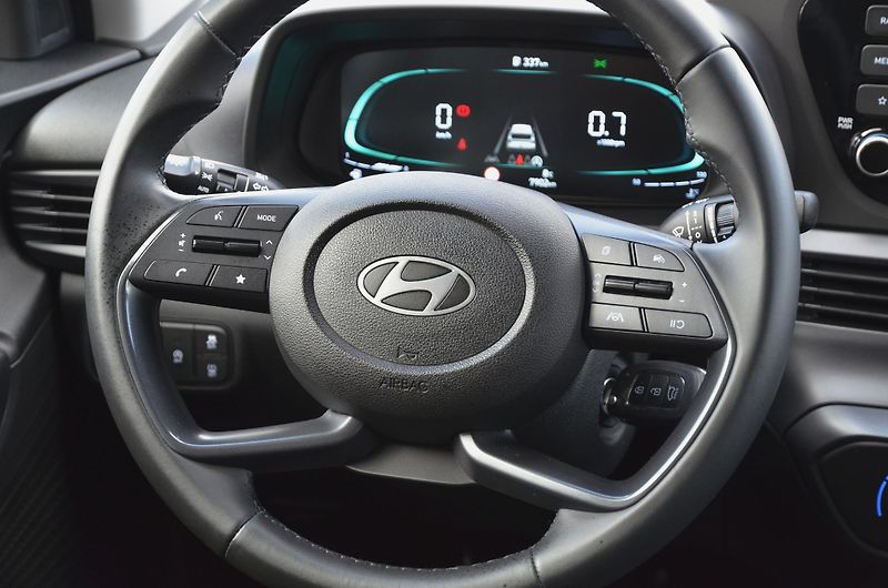 Hyundai i20 (2024) 1.2i 62kW / ČR / 8.000km - fotka 20 z 37