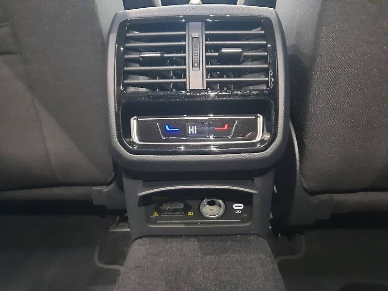 Volkswagen Passat Variant (2023) Business 2.0 TDI (110kW/150k) - fotka 23 z 30