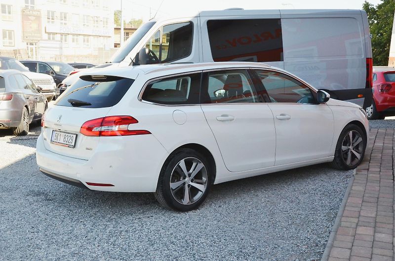 Peugeot 308 (2017) SW 1.2 96kW Allure / AUTOMAT - fotka 6 z 39
