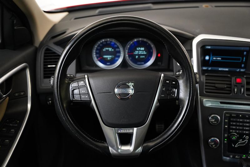Volvo XC60 - fotka 17 z 26