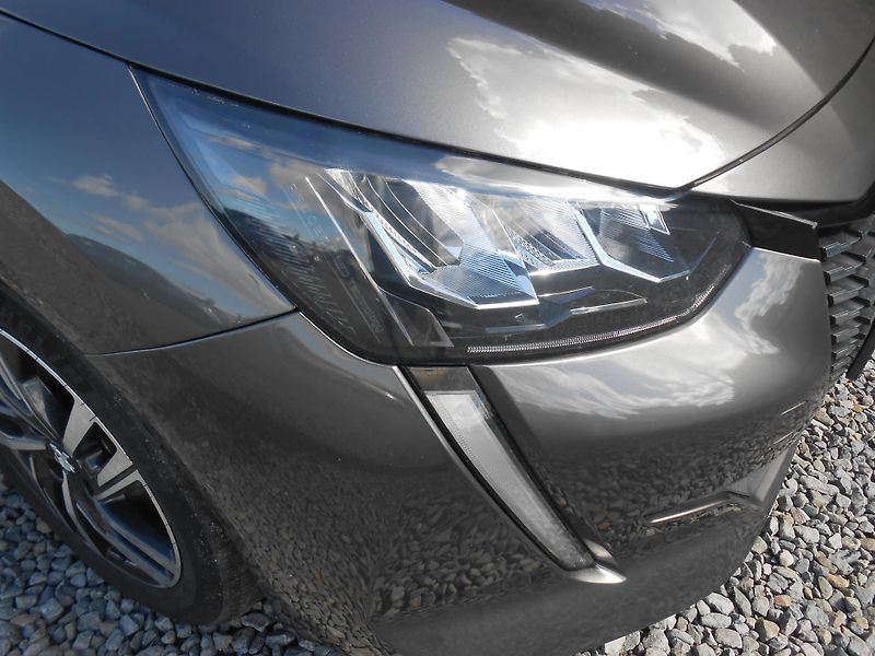 Peugeot 208 FULL LED, AUTOMAT,8 rychlostí - fotka 12 z 35