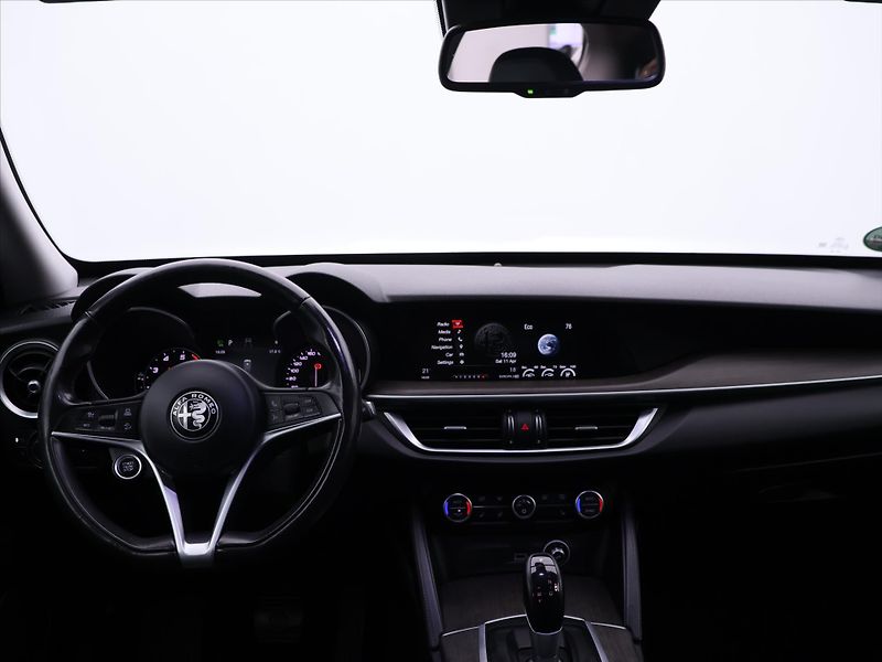 Alfa Romeo Stelvio 2,0 TBi 148kW Aut. Q4 Super - fotka 25 z 32