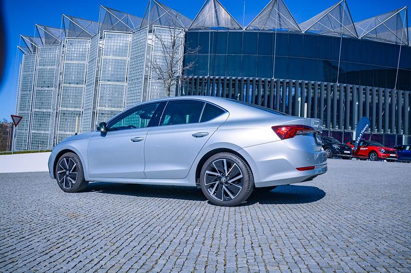 Škoda Octavia Style Plus Navigace 18 kola ČR - fotka 6 z 76