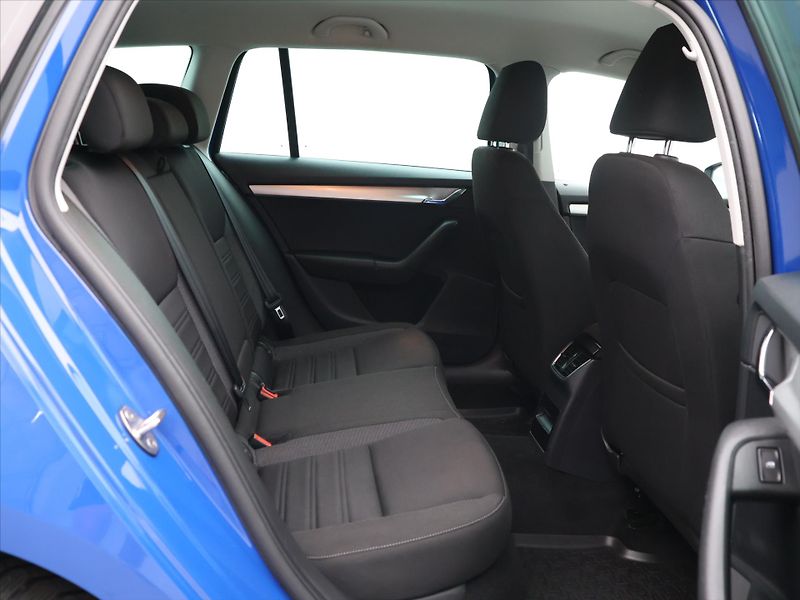 Škoda Octavia 2.0 TDI DSG CZ 125let LED 1Maj - fotka 14 z 30