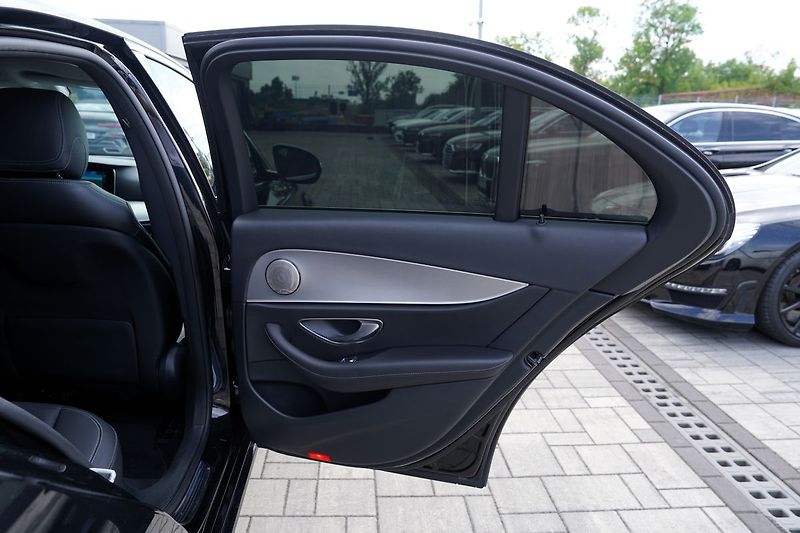 Mercedes-Benz Třídy E E 220d AMG/LED/AT9/kůže - fotka 18 z 46
