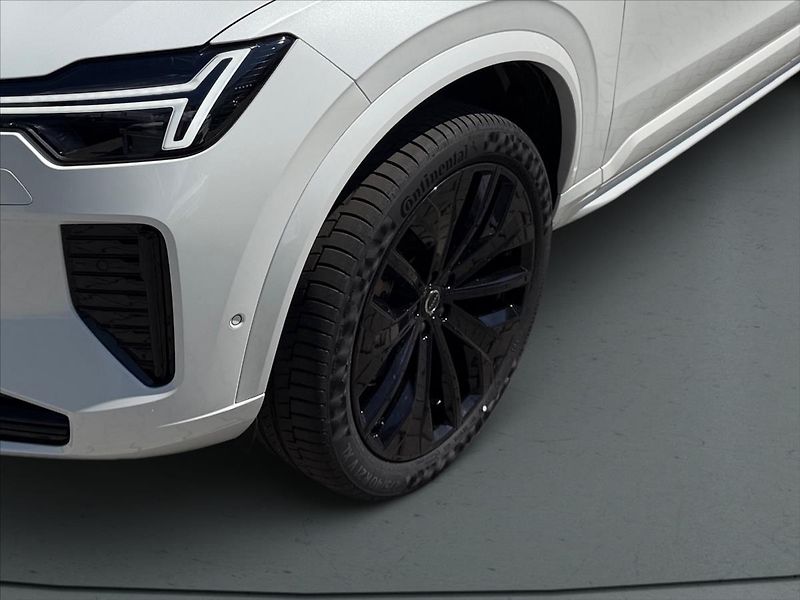 Volvo XC90 (2026) 2,0 B5 Ultra Black Edition  29 - fotka 6 z 14
