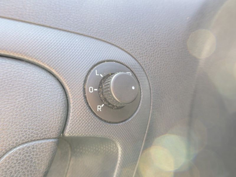 Škoda Roomster (2014) 1.6TDI NOIRE – BLACK - fotka 30 z 43