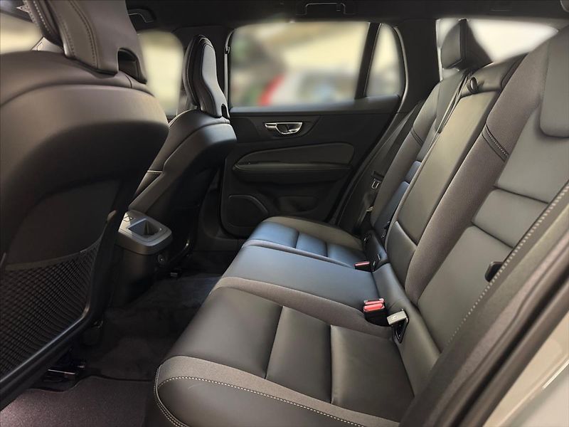 Volvo V60 (2025) 2,0 B4 FWD Plus Dark 5418 - fotka 11 z 15