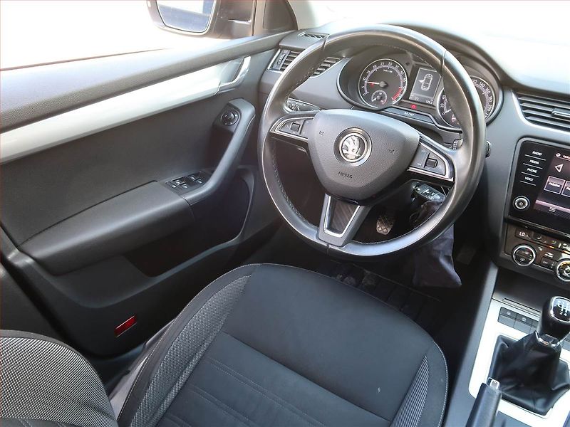 Škoda Octavia (2019) 1.6 TDI, Serv.kniha, Navi - fotka 7 z 17