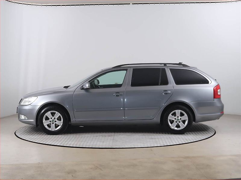 Škoda Octavia (2012) Greenline 1.6 TDI, Serv.kniha - fotka 3 z 15