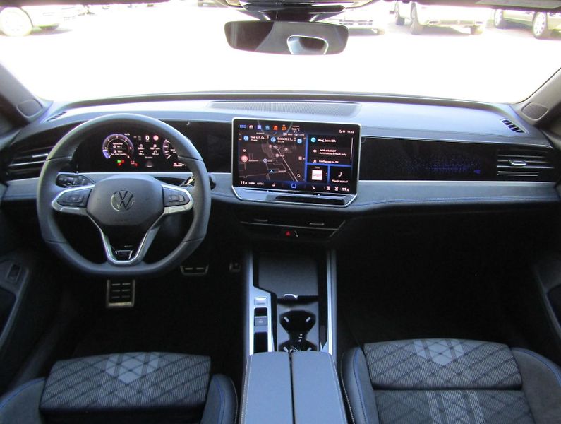 Volkswagen Passat R-Line People 2,0 TDI 110 kW - fotka 16 z 30