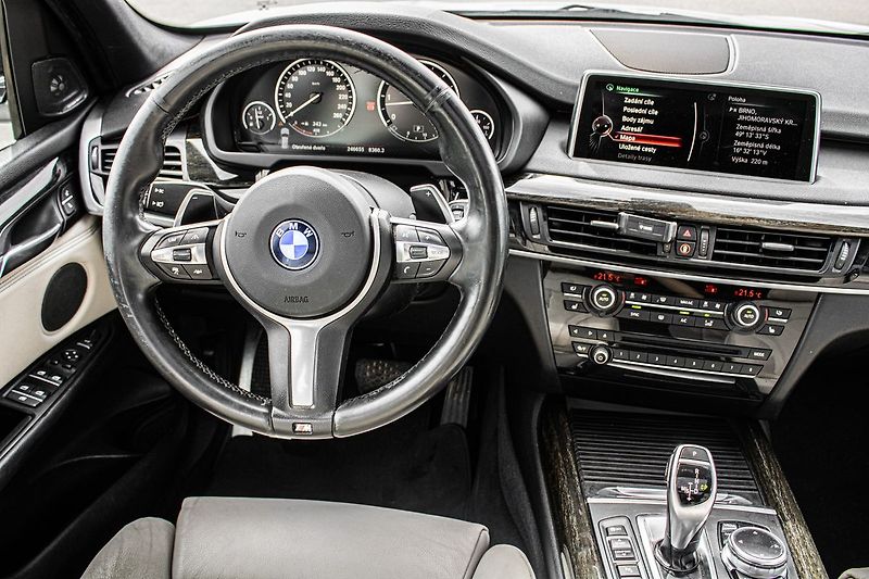 BMW X5 - fotka 37 z 42