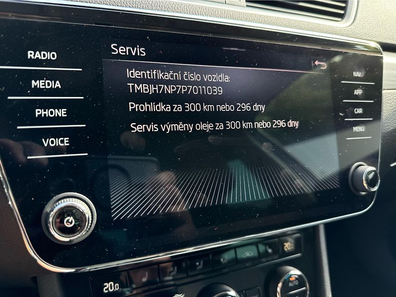Škoda Superb STYLE TDI 110/2.0 M6 - fotka 17 z 24