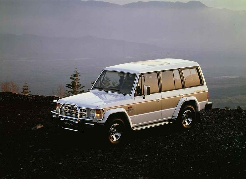 Mitsubishi Pajero při mezigeneračním setkání.