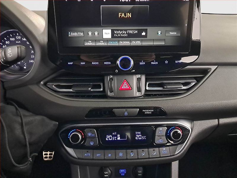 Hyundai i30 (2022) N-Line 1.5 T-GDI MHEV - fotka 12 z 21