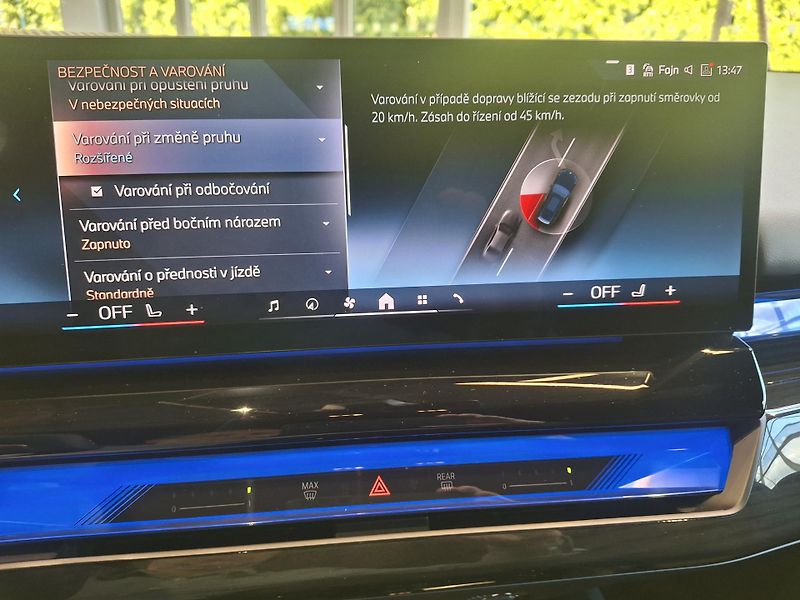 BMW Řada 5 540d xDrive Touring M-Sport - fotka 21 z 27