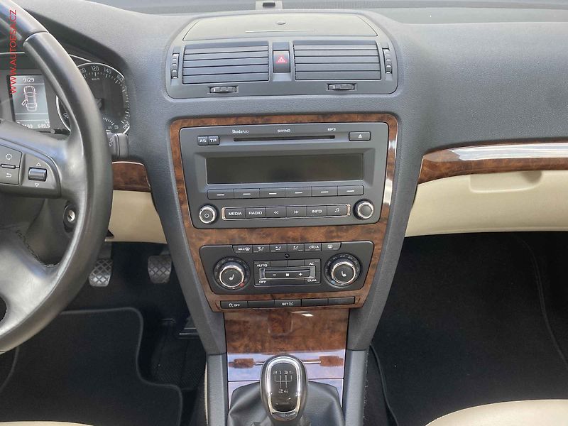 Škoda Octavia (2012) 1.6 TDi, Elegance, +kola - fotka 12 z 17