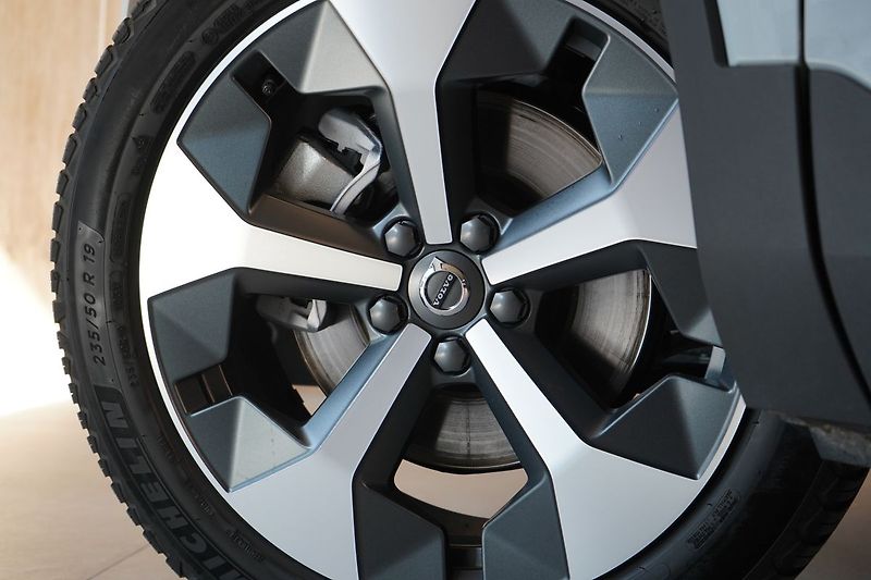 Volvo XC40 B3 Plus Dark, ACC, BLIS - fotka 13 z 43
