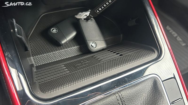 Škoda Fabia (2025) 1.0 TSI Monte Carlo DSG - fotka 17 z 22
