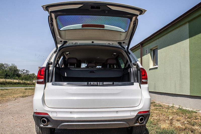 BMW X5 xDrive 30d - fotka 21 z 21