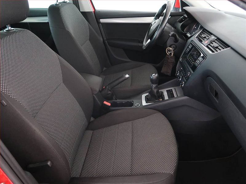 Škoda Octavia (2015) 2.0 TDI, Tempomat - fotka 9 z 14