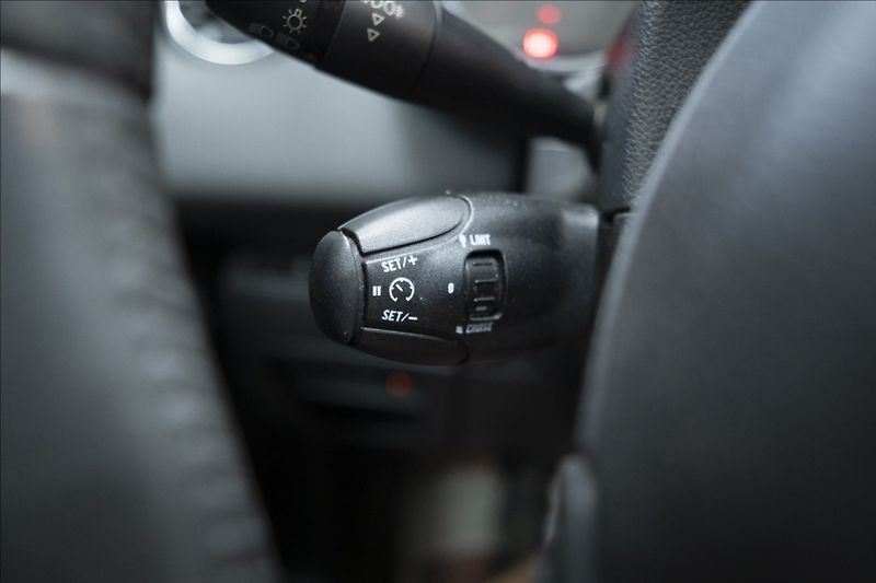 Peugeot 5008 1,6 BlueHDI 7 MÍST NOVÉ V ČR - fotka 20 z 28
