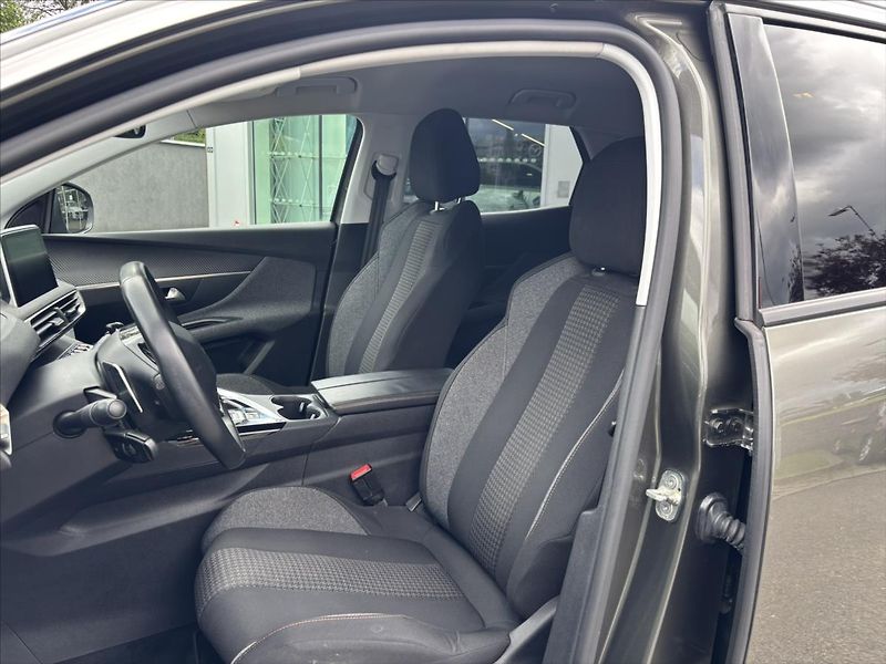 Peugeot 3008 1,2 PT AT 1.ČR PLNÝ SERVIS - fotka 10 z 37