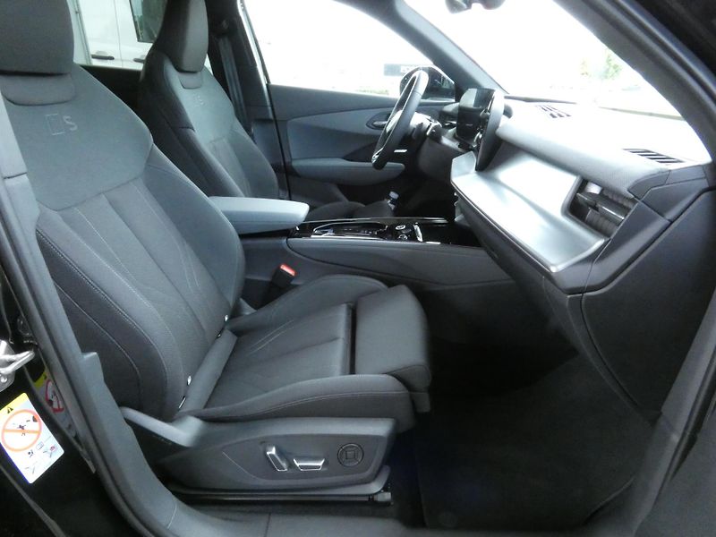 Audi Q3 (2026) S-Line e-hybrid 200 kW - fotka 21 z 29