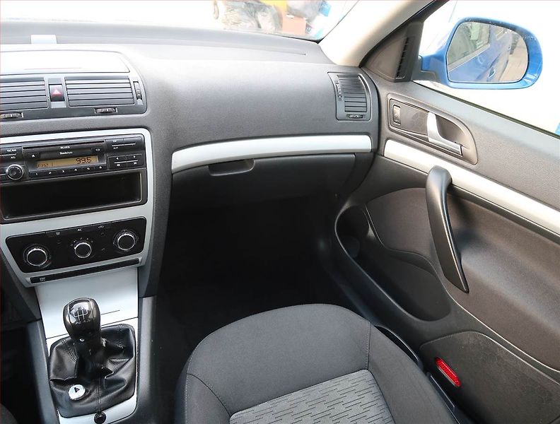 Škoda Octavia (2009) 1.6 TDI, po STK, udržované - fotka 8 z 13