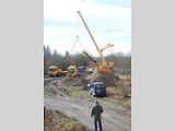 Jeden z nejsilnějších jeřábů v České republice osazoval Novém Dražejově na Strakonicku novou lávku přes řeku Otavu.