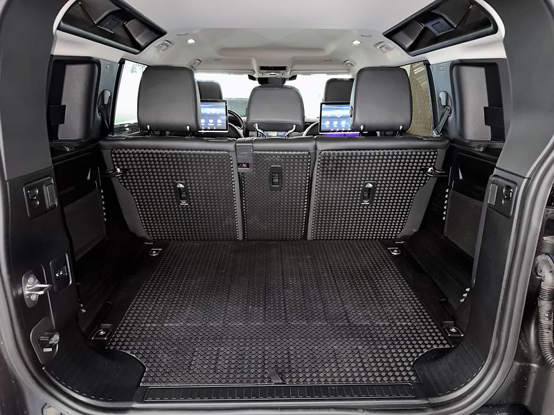Land Rover Defender 110 P400 Meridian Matrix 360  - fotka 12 z 26