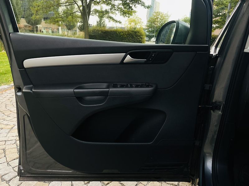 Volkswagen Sharan 2.0TDI MANUÁL 1.MAJITEL VÝHŘEV - fotka 28 z 42