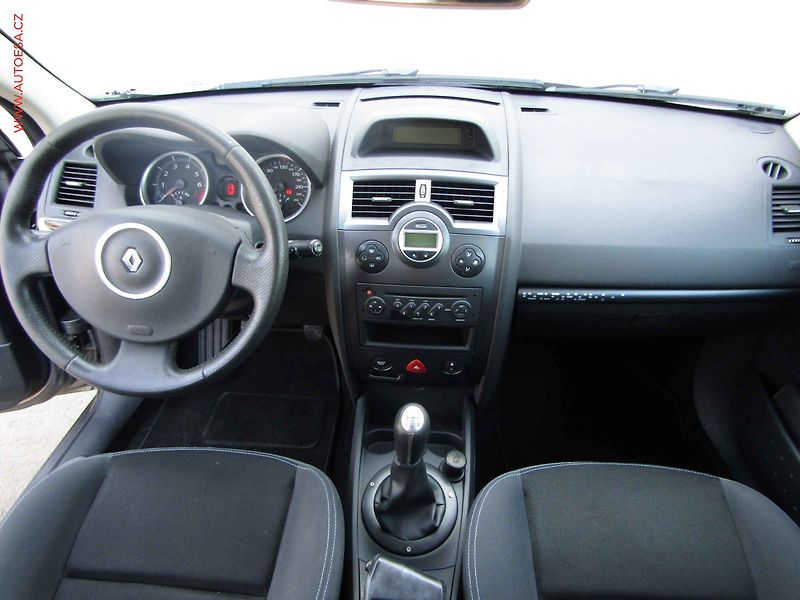 Renault Mégane (2008) 1.6i, 2.maj,ČR, AC, park - fotka 8 z 14
