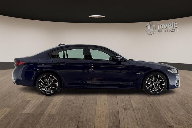 BMW Řada 5 545e xDrive - fotka 2 z 14