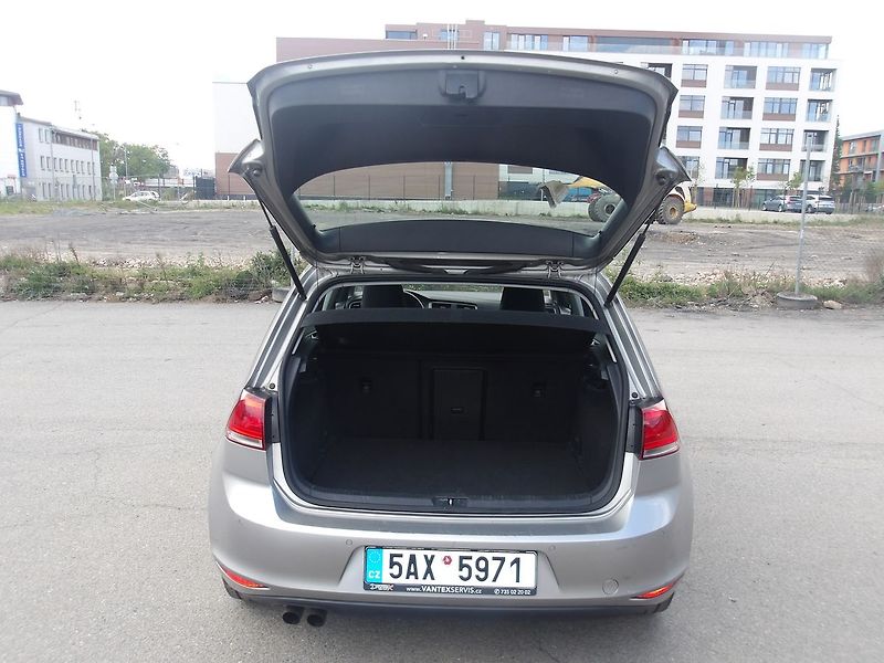 Volkswagen Golf 1,4TSi 92kW ČR ! 2.MAJ.! - fotka 27 z 27
