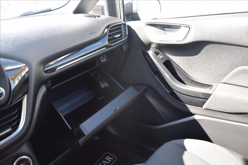 Ford Fiesta 1,0 i 73KW AUTOMAT NÍZKÉ KM - fotka 44 z 45