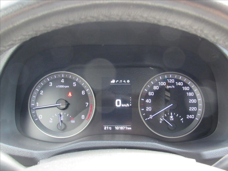 Hyundai Tucson 1,6 GDi 97kW Premium - fotka 13 z 32