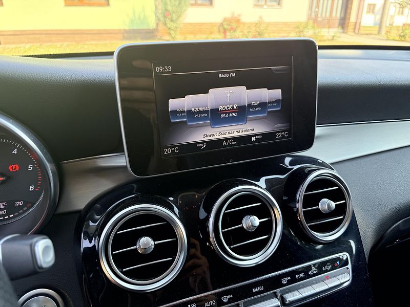 Mercedes-Benz GLC 220D 4MATIC - fotka 27 z 49