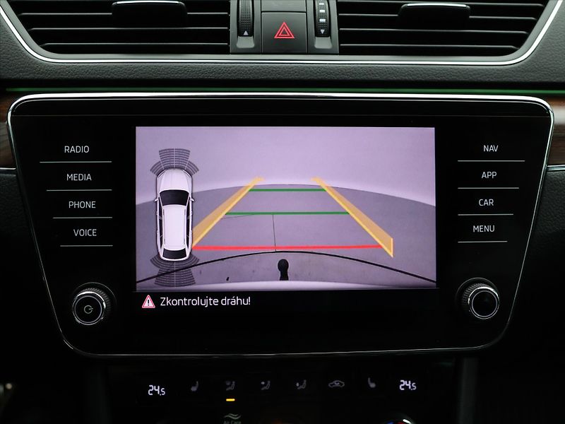 Škoda Superb 2,0 TDI 140kW DSG Scout 4x4 CZ - fotka 22 z 32