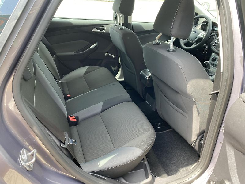 Ford Focus 1.6i 77kW - KLIMA - 118 000KM - fotka 33 z 39