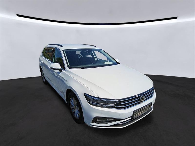 Volkswagen Passat 2,0 TDI TAŽNÉ KAMERA KEYLESS - fotka 2 z 8