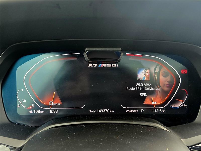 BMW X7 4,4 i 7MÍST TOP KOMPLET VÝBAVA - fotka 21 z 37