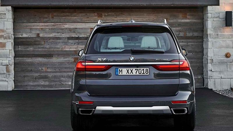 BMW X7 vs. Mercedes GLS vs. Volvo XC90 vs. Audi Q7