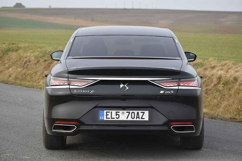 Vlajková loď francouzského automobilového průmyslu se dobře vyjímá v každém prostředí