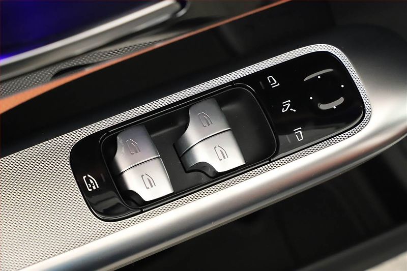 Mercedes-Benz GLC (2025) 220 d 4MATIC, AMG Line - fotka 22 z 28