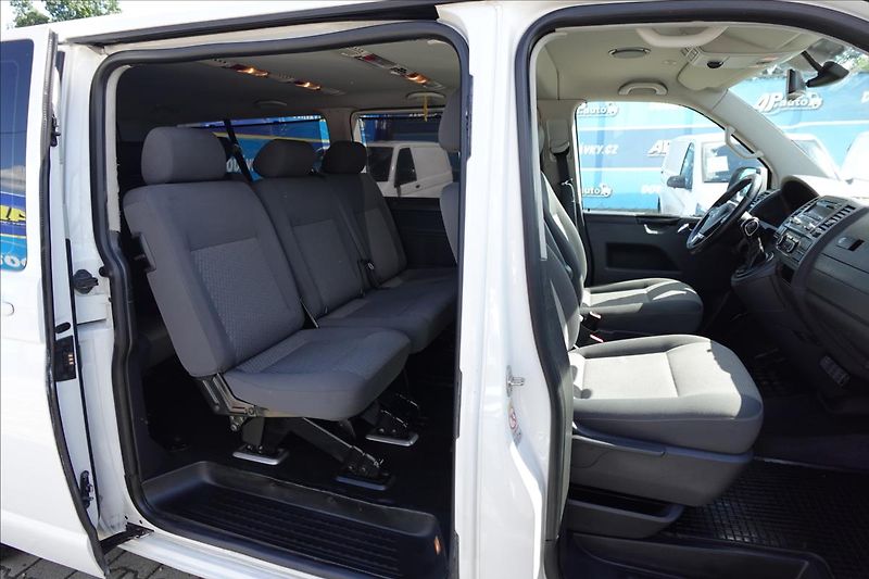 Volkswagen Caravelle 2,0 TDi  L2H1 8MÍST KLIMA - fotka 19 z 37