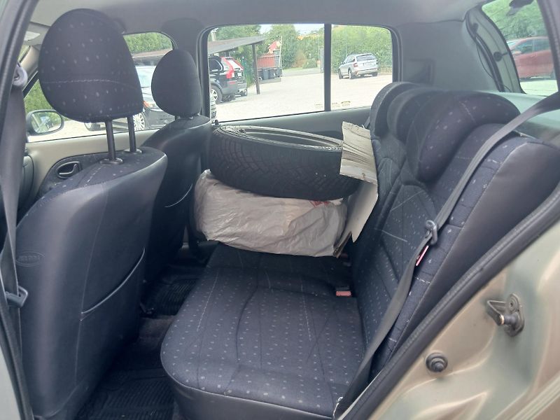 Renault Clio 1.2i ČR +sada kol - fotka 11 z 27