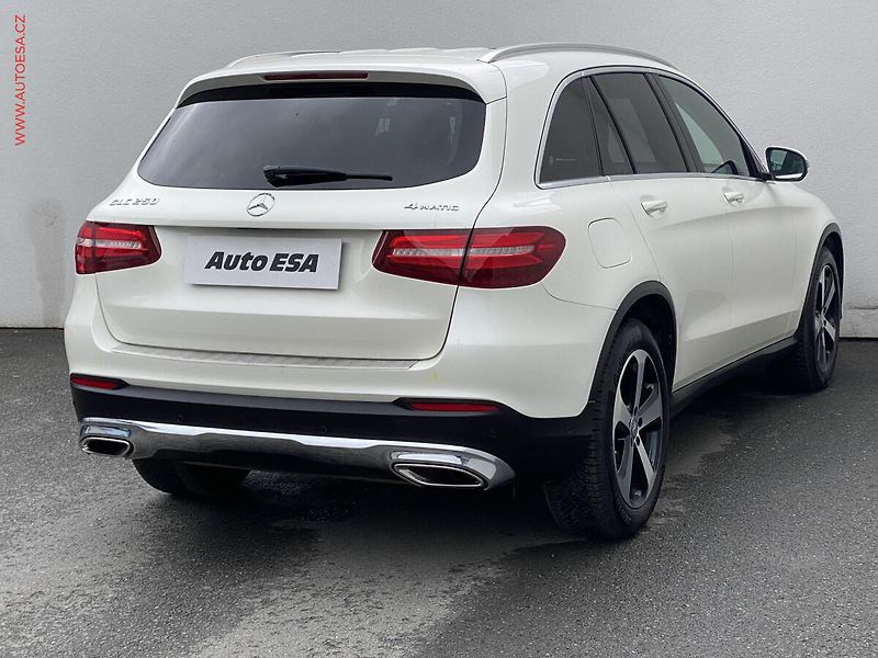 Mercedes-Benz GLC (2016) 2.0T GLC250 4M, AT, LED - fotka 4 z 22