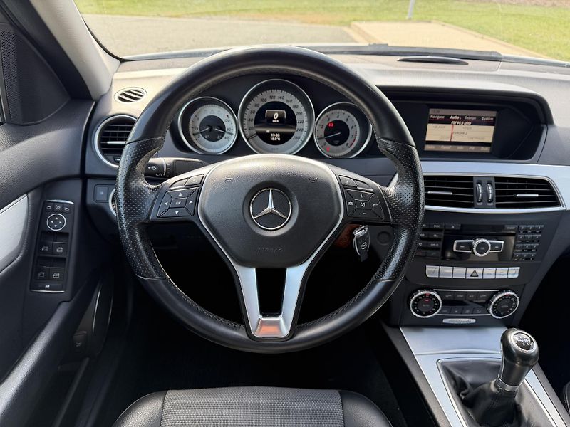 Mercedes-Benz Třídy C 180 CGI NAVIGACE SERVISKA - fotka 13 z 37